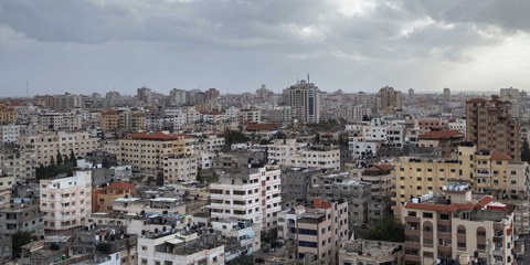 Im dichtbesiedelten und abgeriegelten Gazastreifen (hier Gaza City) sind die Lebensbedingungen hart, die Arbeitslosigkeit liegt bei mehr als 40 Prozent. Seit 2007 wird der Gazastreifen durch die Hamas kontrolliert. © Hazem Swidan /shutterstock.com