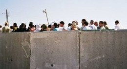 Lange Warteschlangen an der Mauer © CPT