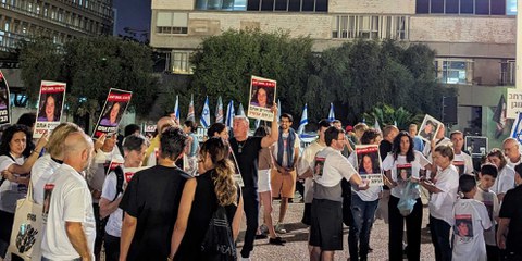 Demonstrant*innen fordern in Tel Aviv die Freilassung weiterer Geiseln, die bei dem von der Hamas geführten Angriff auf Israel am 7. Oktober 2023 entführt wurden© Gil Naveh/ Amnesty International Israel