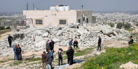 Im Schatten der Straflosigkeit: Israel intensiviert Annexion und Siedlungsausbau im Westjordanland Das Haus einer Familie beim Dorf Beit Awa südwestlich von Hebron im besetzten Westjordanland wurde am 11. Februar 2026 zerstört. Die israelischen Behörden geben an, dass das Gebäude ohne Genehmigung errichtet wurde – ein häufiges Argument, um Häuser abzureissen. © Mosab Shawer / imago