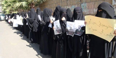 Jemenitische Frauen protestieren in Ibb gegen das Verschwindenlassen von Familienmitgliedern und Bekannten. © Private