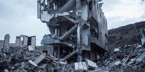 Wohnhaus, das nach einem saudi-arabischen Luftangriff vom 25. August 2017 zerstört wurde und bei dem 16 Menschen getötet und 17 verletzt wurden.  © Rawan Shaif