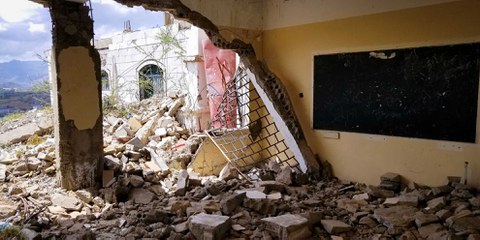 Die schrecklichen Missbrauchsvorfälle zeigen, wie gefährdet Kinder in bewaffneten Konflikten sind, wenn Institutionen und Schutzmechanismen wegfallen. Zerstörte Schule in Taiz. © Anasalhaji / shutterstock.com
