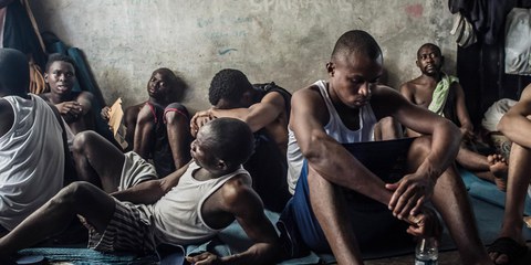 Inhaftierte Flüchtlinge im Lager Tarik Al Sika in Tripolis, Libyen. © Taha Jawashi