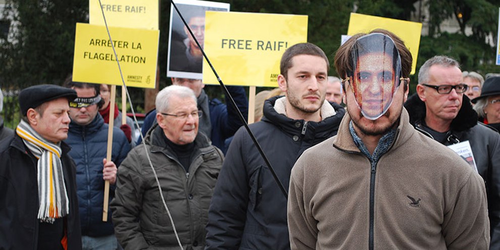 Gegen weitere Auspeitschungen von Raif Badawi protestierten rund 50 Personen in Bern. © Amnesty International
