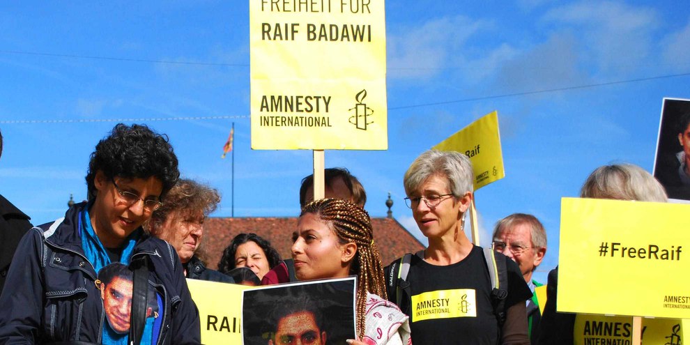 Raif Badawis Ehefrau, Ensaf Haidar, in Bern © Amnesty International