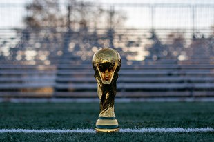 Menschenrechtsversprechen für Fussball-Weltmeisterschaften 2030 und 2034 ungenügend – Risiken in Saudi-Arabien werden weissgewaschen