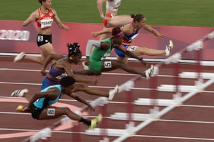 Mini-Bild_Dropdown_Tokyo_2020_women_100m_hurdles_semi-final_1_Devynne_Charlton,_Christina_Clemons,_Tobi_Amuson_and_Andrea_Carolina_Vargas.jpg
