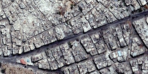 Eines der Satellitenbilder, das die immense Zerstörung in Aleppo zeigt. © DigitalGlobe 2016 — Weitere Fotos bei Klick aufs Bild.