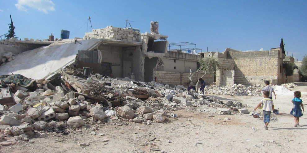 Zerstörte Häuser in Idlib. © AI