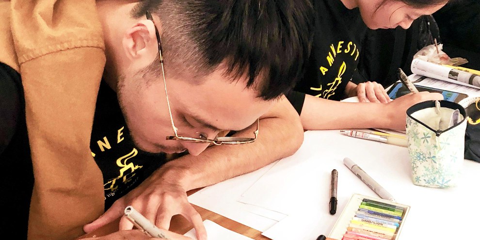 Auf der ganzen Welt werden jedes Jahr wie hier in Taiwan Briefe für Menschenrechtsverteidiger*innen geschrieben. Mit Erfolg! © Amnesty International Taiwan
