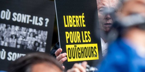 Amnesty-Aktion in Paris im August 2021 für das sofortige Ende der Verfolgung von muslimischen Minderheiten in der chinesischen Region Xinjiang © Benjamin Girette