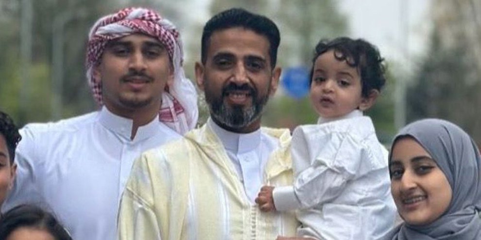 Fahd Ezzi Mohammed Ramadhan (mit Kind im Arm) © Privat