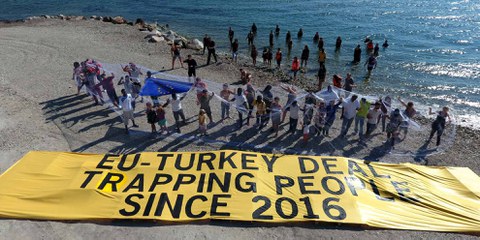 Aktivistinnen und Aktivisten beim «Refugees Right Action Camp» auf Lesbos, 21. Juli 2017. © Giorgos Moutafis/Amnesty International