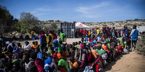 Innerhalb von zwei Tagen sind fast 6000 Menschen auf der italienischen Insel Lampedusa gelandet. Die Folge: Die Aufnahmestrukturen sind überlastet. © Amnesty International