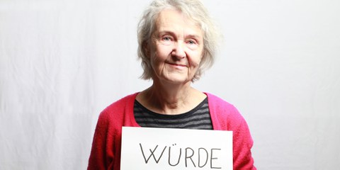 «In meinem Alter muss man sich nicht mehr rechtfertigen»: Die sanfte Rebellin Claire Musard, die den Flüchtlingen mit Würde begegnet: © Petar Mitrovic