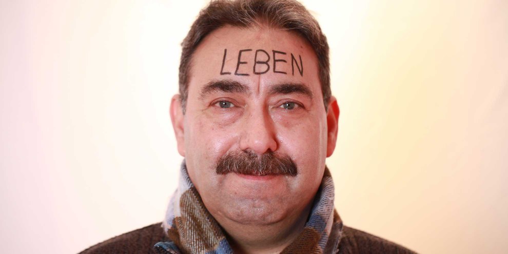 Mohamad Barakat mit dem Wort «Leben» auf der Stirn. © Petar Mitrovic