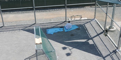 Ein Gefangener in Camp 6 in Guantanamo,  2011 © US DoD