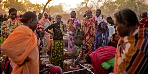 Frauen in einem Flüchtlingscamp nahe der umstrittenen Grenze zwischen Nord- und Südsudan. © Pete Muller