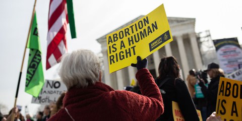 Der Rückschritt beim Recht auf Schwangerschaftsabbruch in den USA hat in vielen Ländern weltweit ähnliche Vorhaben bestärkt. © Lauren Murphy / Amnesty International USA