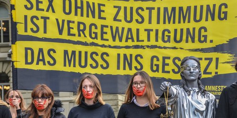 Fast 37'000 Personen und 37 Organisationen unterzeichneten eine entsprechende Petition von Amnesty International, die unter anderem eine Neudefinition von Vergewaltigung im Strafrecht fordert. @ AI