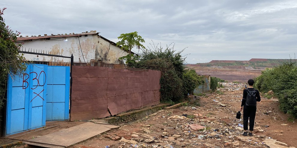Ein für die Zwangsräumung markiertes Haus. © Amnesty International