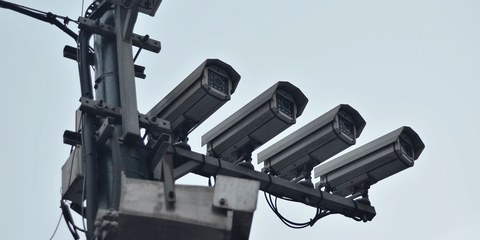 Es besteht die Gefahr, dass Gesichtserkennungstechnik von Strafverfolgungsbehörden gegen marginalisierte Gemeinschaften eingesetzt wird. (Symbolbild) © pixabay (vjkombajn)