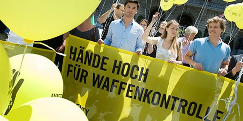 Staaten verzögern internationale Rüstungsexportkontrolle Amnesty fordert seit Langem eine straffe Waffenhandelskontrolle. © V. Chételat