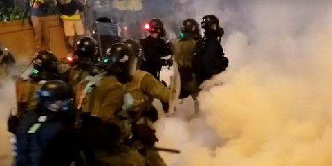 Missbrauch von Tränengas tötet und verletzt Demonstrant*innen weltweit