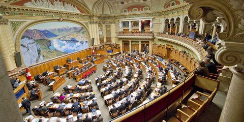 Der Nationalrät hält an seinem Gegenvorschlag zur «Kovi» fest. © parlament.ch