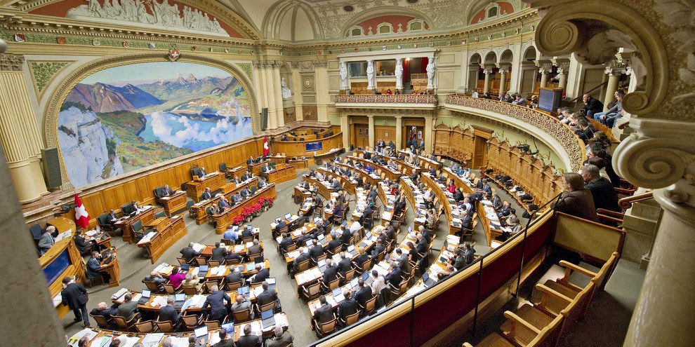 Der Nationalrät hält an seinem Gegenvorschlag zur «Kovi» fest. © parlament.ch