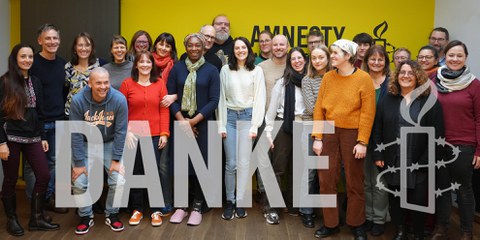 Ohne die Unterstützung unserer Aktivist*innen, Mitglieder und Spender*innen wären die Erfolge in der Menschenrechtsarbeit nicht möglich: Das Amnesty-Team der Schweizer Sektion (hier ein Teil der Mitarbeiter*innen) sagt Merci!  © Amnesty Schweiz