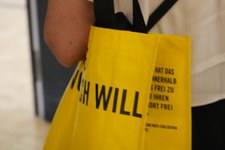 Amnesty Schweiz setzt sich für das Recht auf Protest und die Inklusionsinitiative ein
