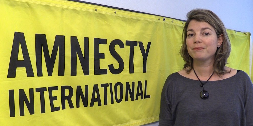 Manon Schick präsentiert den Report