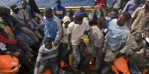 Flüchtlinge in einem Boot vor Teneriffa ©  UNHCR / A. Rodríguez