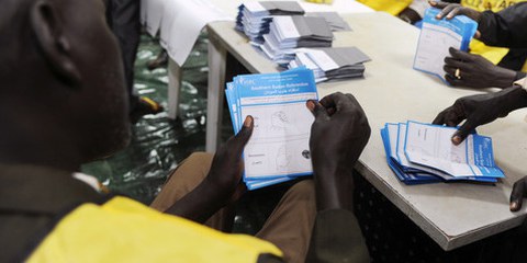 Die Südsudanesen wollen ihre Unabhängigkeit. Doch es fehlt an Brunnen, Brücken und Bildung. Rechtsstaatliche Strukturen befinden sich erst im Aufbau. Die Polizisten sind schlecht ausgebildet und legen wenig Wert auf die Einhaltung der Menschenrechte. © UN Photo/Paul Banks 