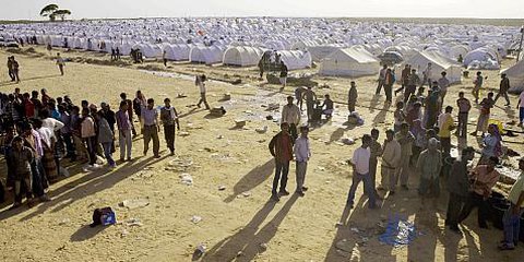 Durchgangslager in der Nähe der tunesischen Stadt Ras Adjir an der libysch-tunesischen Grenze (März 2011).