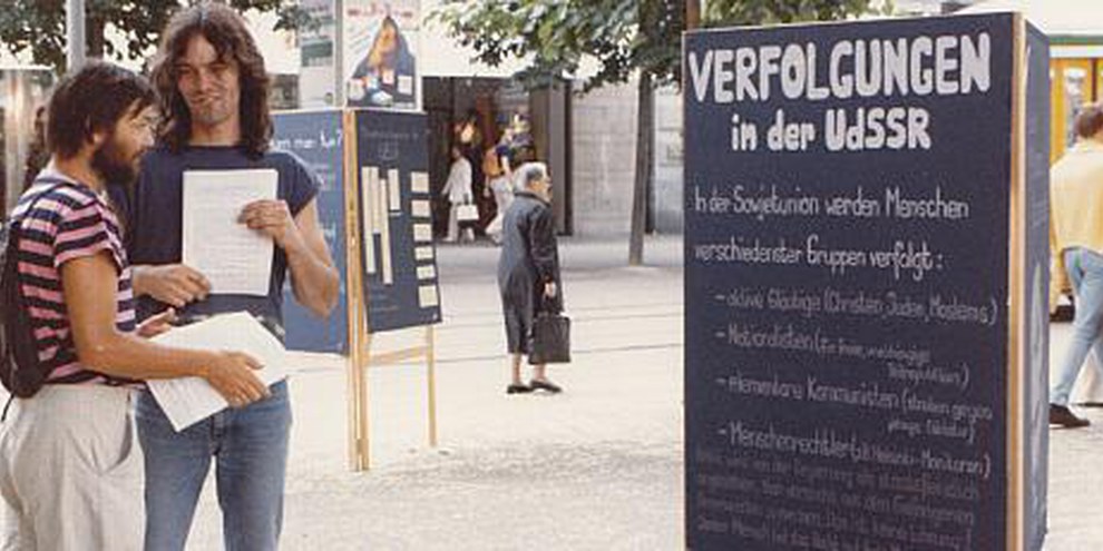 Strassenaktion in Zürich für Gewissensgefangene in der damaligen UdSSR. August 1986. © AI