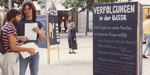 Strassenaktion in Zürich für Gewissensgefangene in der damaligen UdSSR. August 1986. © AI