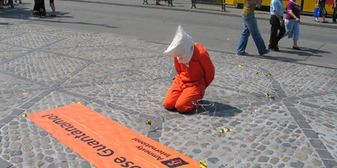 Guantanamo-Aktion in Basels Innenstadt. © AI