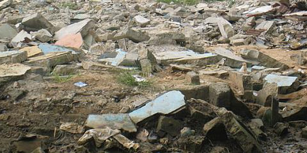 Plattgewalzt: Zerstörte Siedlung in Port Harcourt, Nigeria. © AI
