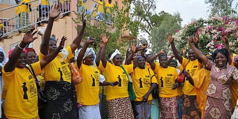 Karawane der Hoffnung: Frauen in Burkina Faso unterstützen die Kampagne gegen Müttersterblichkeit.