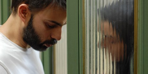 Der säkulare Iraner Nader und seine religiöse Haushälterin Razieh. © Trigon Film