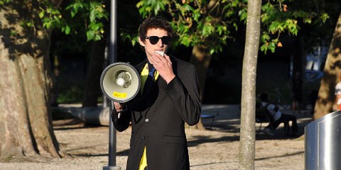 Kursteilnehmer Andri Heimann in Aktion für bessere Waffenkontrolle. © AI