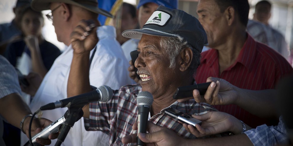 Der Zuckerrohrarbeiter Juan Rivas an einem Protestmarsch. © Tanja Lander