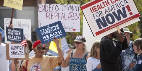Pro-Obamacare-Demonstration in Los Angeles, 2009. © Jose Gil / Shutterstock.com