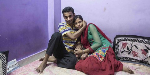 «Meine Eltern hätten uns umgebracht.» Javed und seine Frau Anjali widersetzen sich der Tradition. Er ist Muslim, sie Hindu. © Carsten Stormer