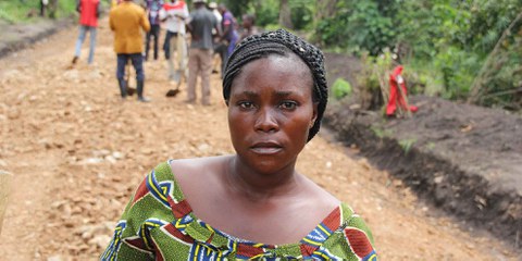 Die vertriebene Masika Bahondira fand mit ihren drei Kindern Zuflucht bei Fremden in dem Ort Lume im Osten der Demokratischen Republik Kongo. | © Bettina Rühl