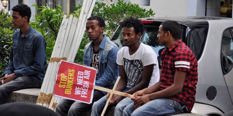 Demonstranten in Genf: «Wir brauchen frische Luft!» | © Julie Jeannet
