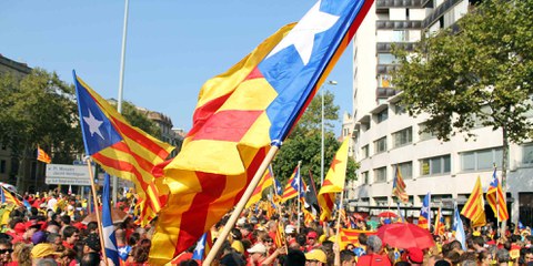 Hunderttausende Menschen haben am 300. Nationalfeiertag Kataloniens im September 2014 in Barcelona für einen eigenen Staat demonstriert. © Pandreu / Shutterstock